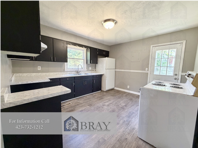 Building Photo - Centrally located renovated 2-Bedroom with Hardwood Floors -- Johnson City