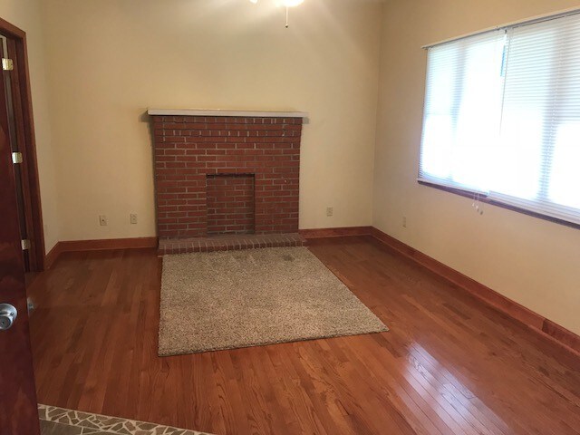Living Room - 104 N Auxier Ave