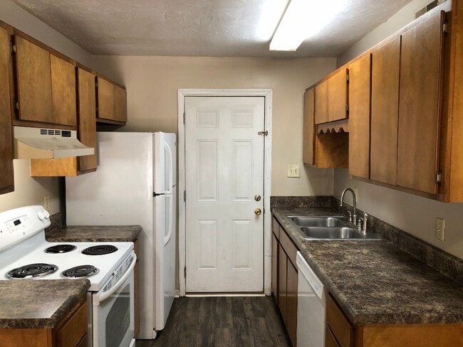 Photo - Downstairs unit off Mahan avail NOW! Apartment
