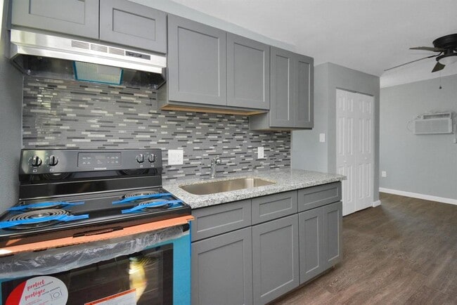 Building Photo - 7919 Brays St