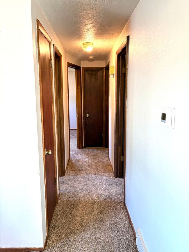 Foto del edificio - 3 Bedroom, 1 Bath Home with 1 car attached...