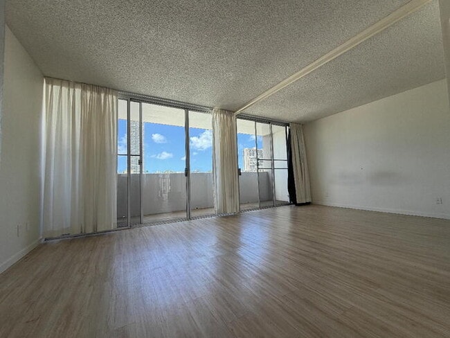 Foto del edificio - To register for the showing time, note the 4 digit code: 5678 and click "APPLY NOW."(mobile:orang...