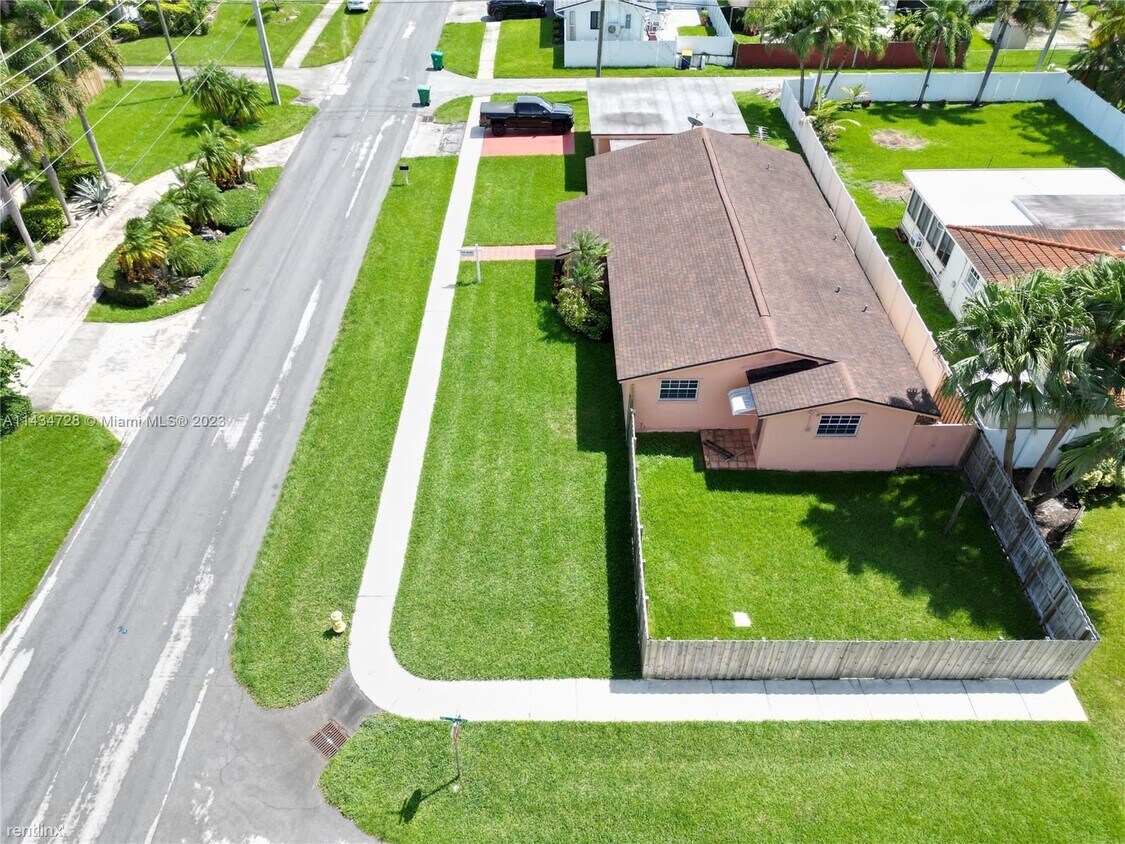 4 br, 2 bath House 502 SE 3rd Ave House Rental in Dania Beach, FL