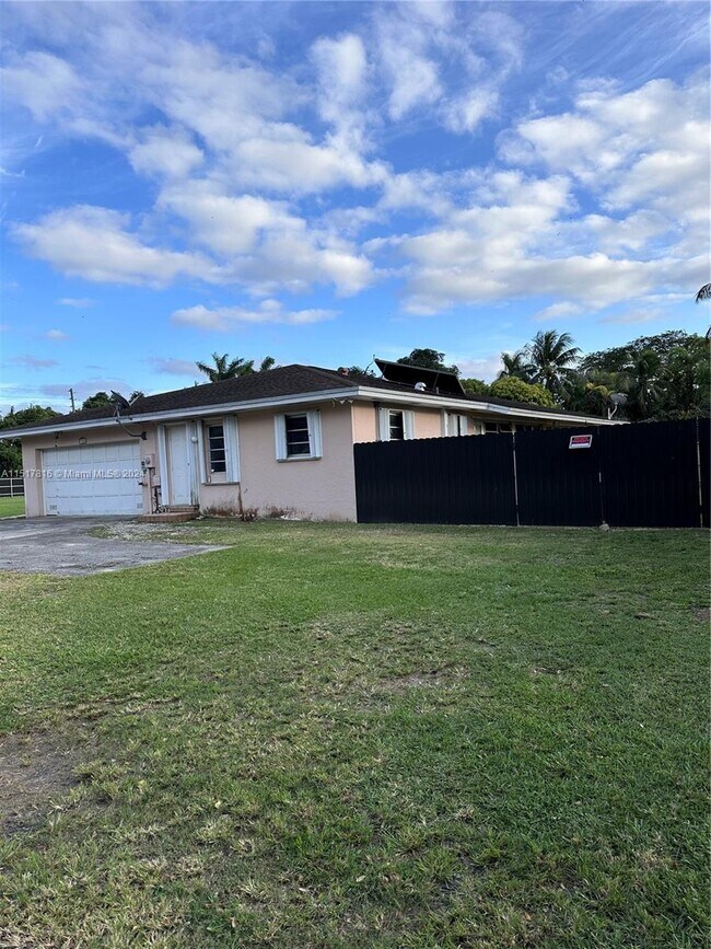 Building Photo - 29380 SW 187th Ave