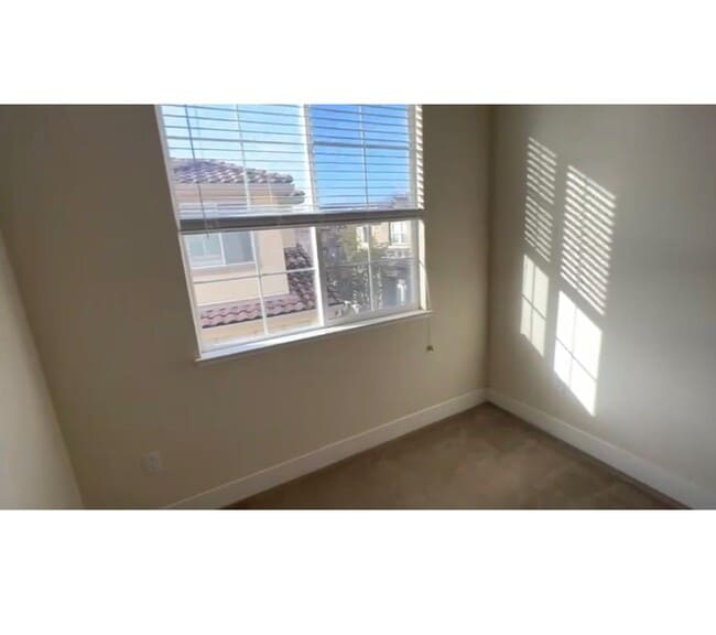 Building Photo - 447 Topaz Terrace