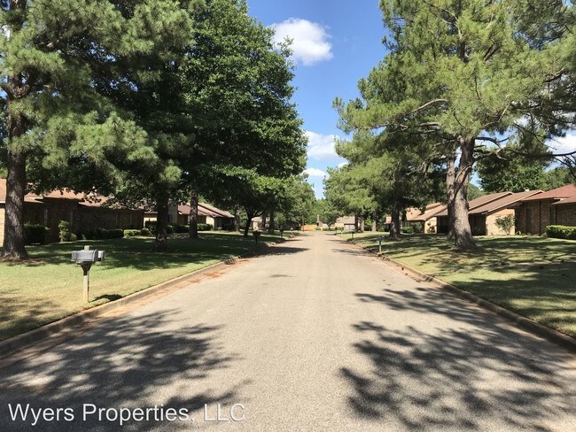 Foto del edificio - 2109 Oak Hollow St