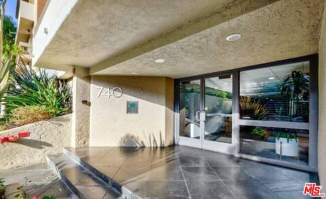 Foto del edificio - 740 Kings Rd