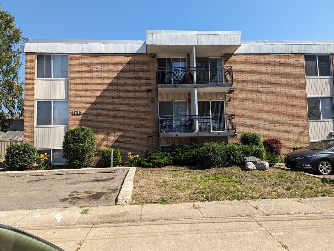 Nottingham Manor 1615 Nottingham St Kalamazoo, MI