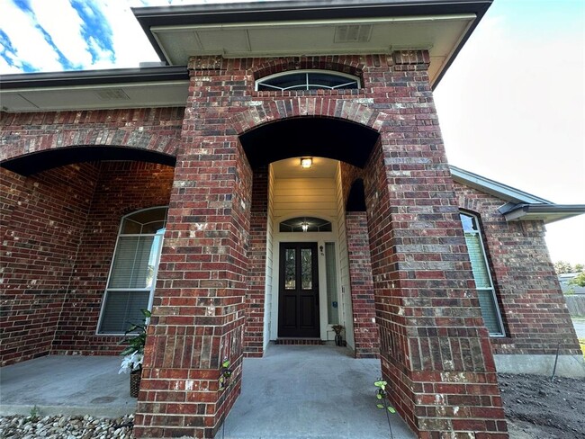 Building Photo - 1401 Sweet Leaf Ln