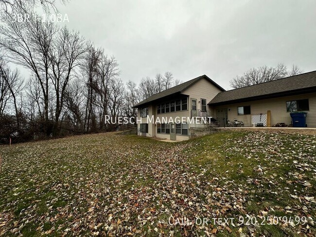 Building Photo - Beautiful 3 Bedroom 1 Bath Lower Duplex - ...