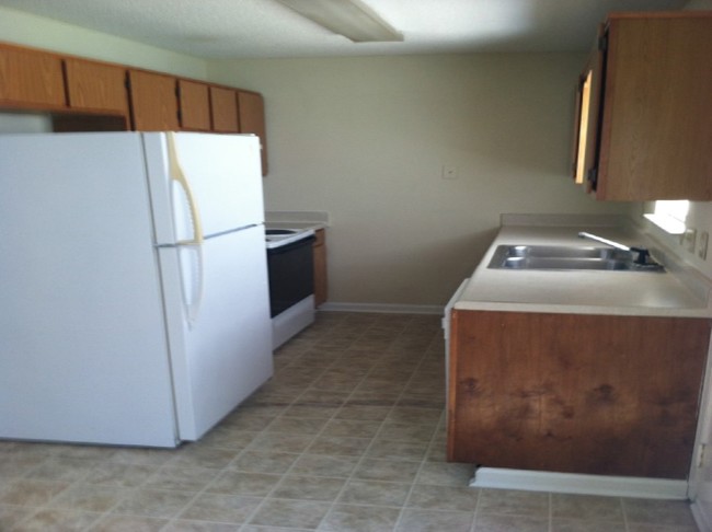 Kitchen - Pine Ridge Apartments