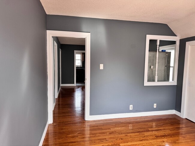 Building Photo - 18 Hall St