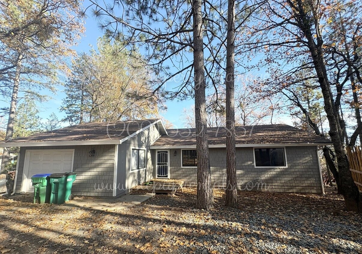 Primary Photo - Cozy 3-Bedroom 2-Bath Retreat Nestled in the Trees!