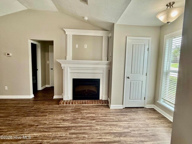 Foto del edificio - 705 Whispering Willow Way