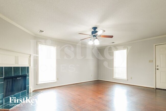 Foto del edificio - 588 North Ericson Drive
