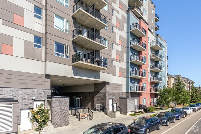 Building Photo - District 121