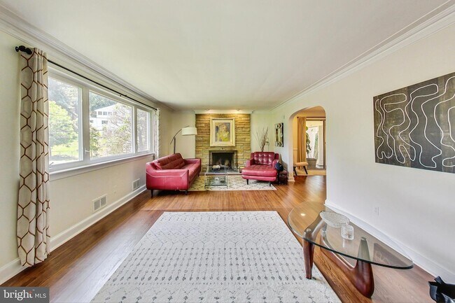 Building Photo - 1801 Primrose Road NW