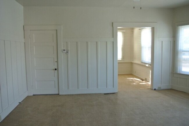 Foto del edificio - Charming Craftsman-Style 2BD/1BA Duplex – ...