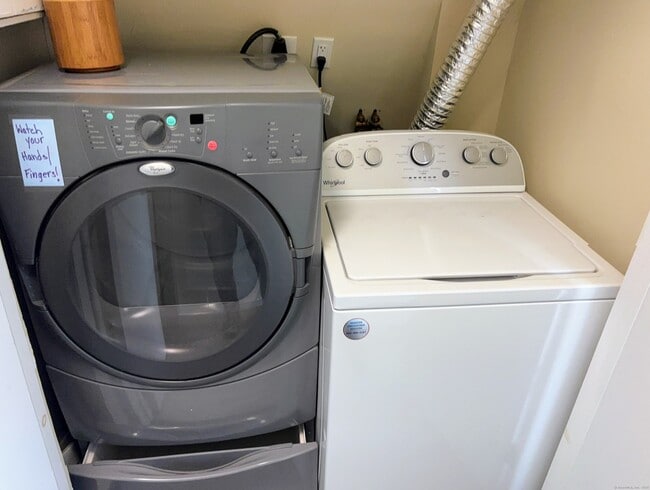 Building Photo - 88 E Main St