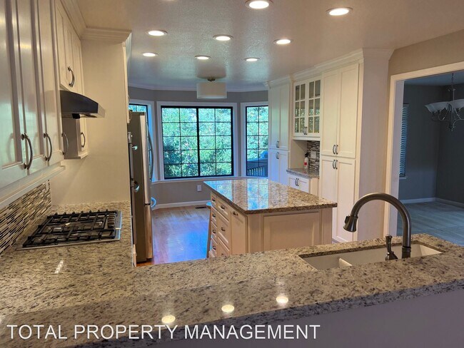 Building Photo - 3 br, 2.5 bath House - 5925 JENNY LIND CT