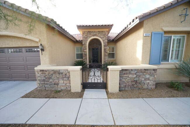 Building Photo - SHOWINGS AVAILABLE NOW