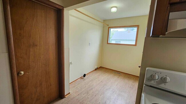 Foto del edificio - Edwards- Newly updated House with fenced yard