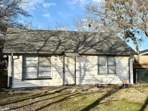 Building Photo - 35 Monroe Ave NE