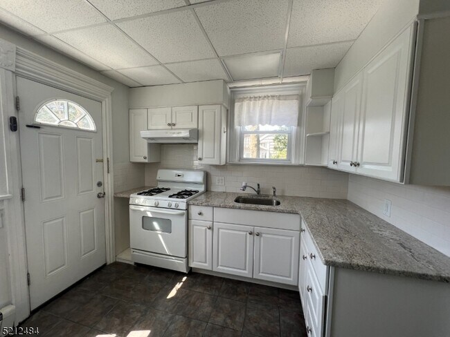 Building Photo - 206 Bellevue Ave