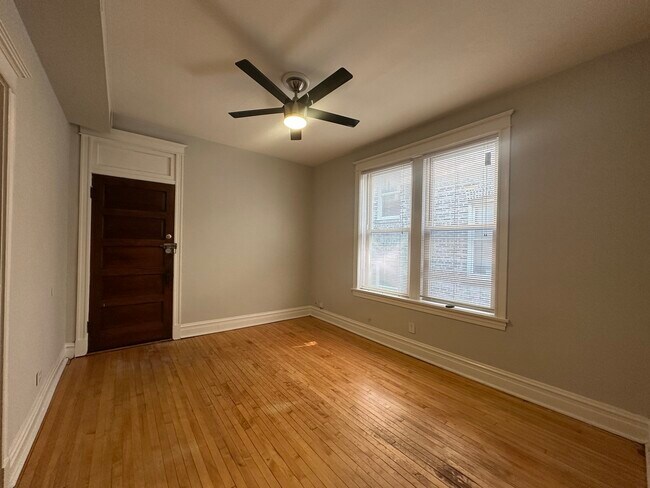 Foto del edificio - 2613 W Augusta Blvd
