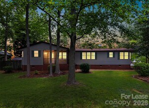 Building Photo - 120 Stepaside Ln