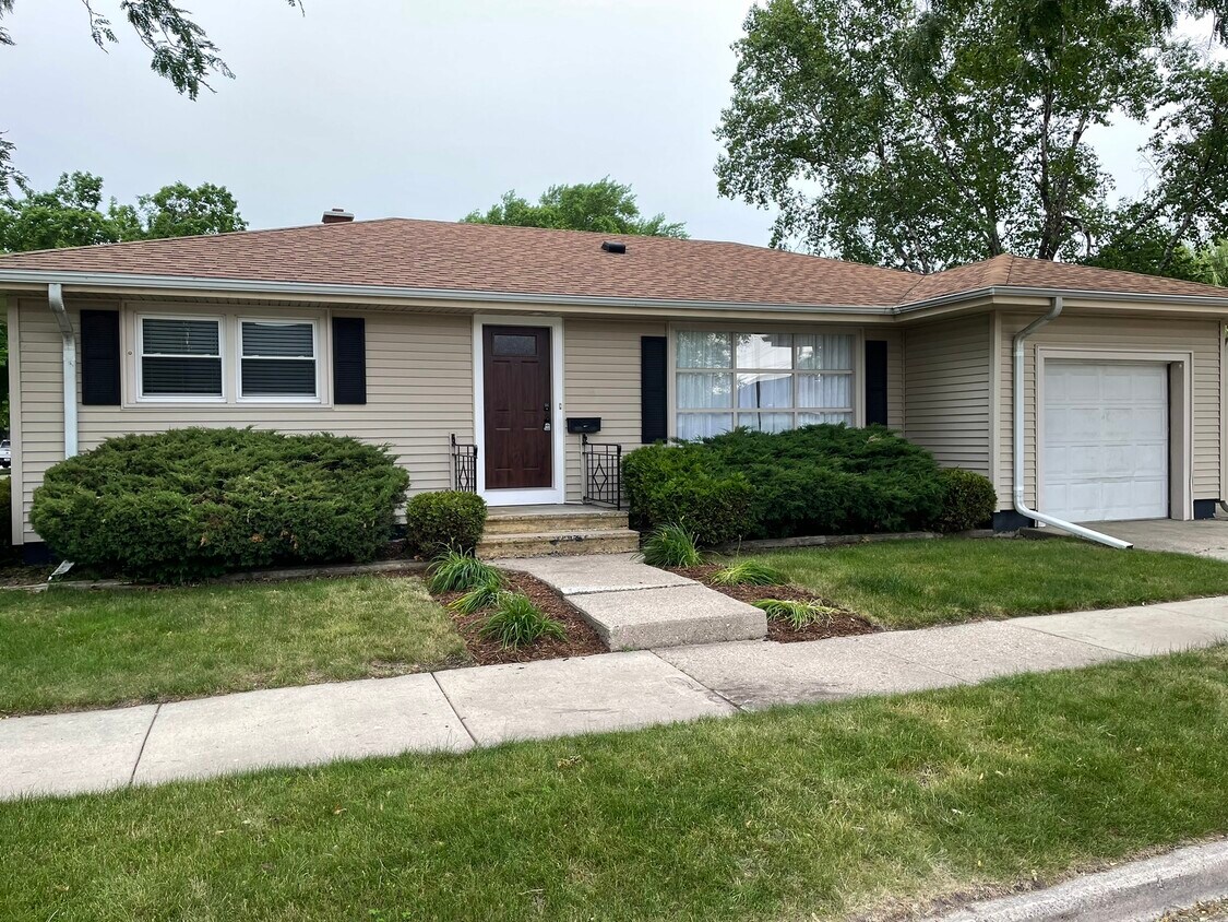 3320 19th ave, Kenosha, WI 53140 House Rental in Kenosha, WI