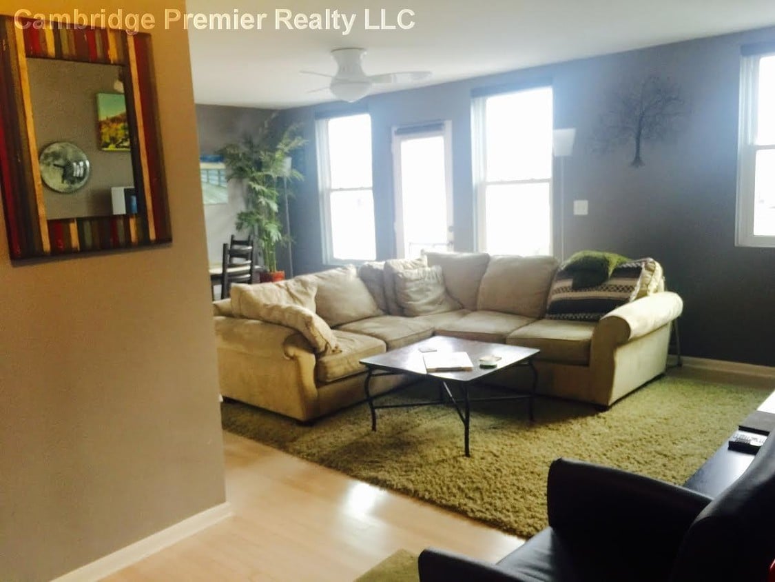 Primary Photo - 218 Thorndike Pl