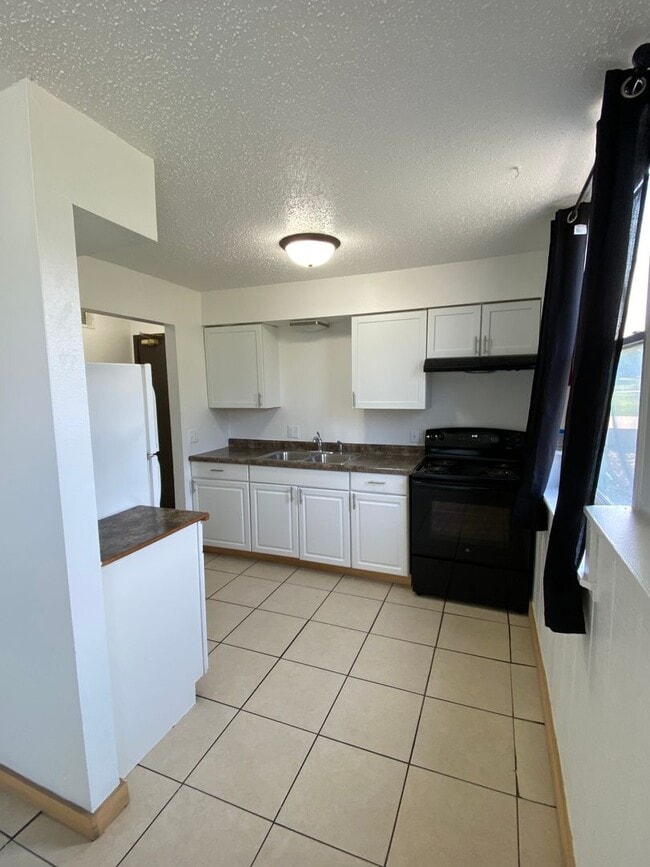 Building Photo - 305 Melody Ln