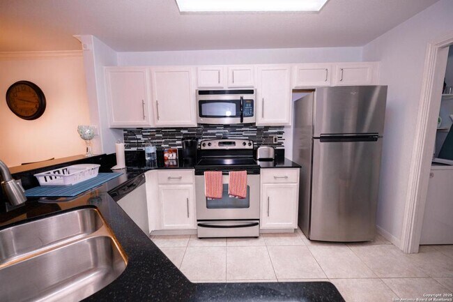 Foto del edificio - 7323 Snowden Rd