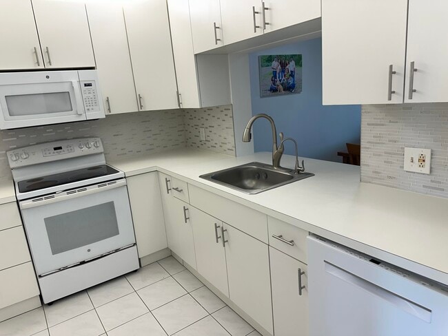 Foto del edificio - 901 SW 128th Terrace