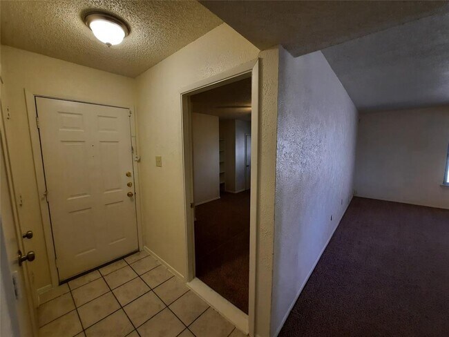 Building Photo - 1121 Nancy Ln