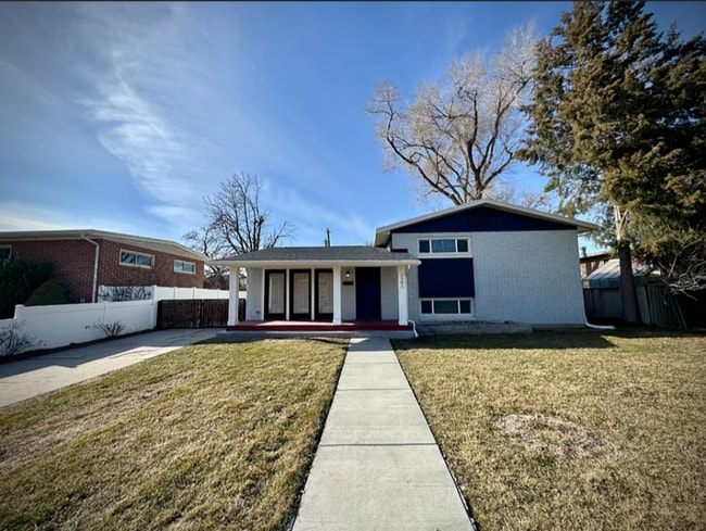 Photo - 1305 N Valentine st House