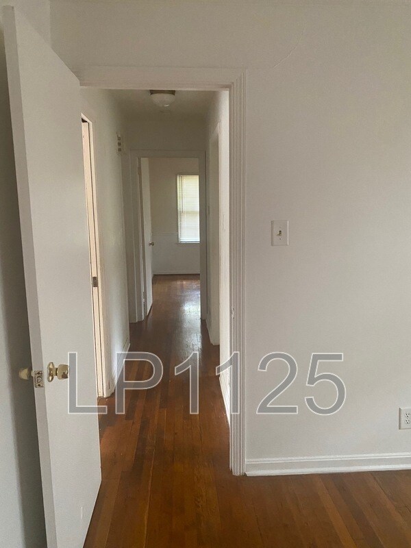 Foto del edificio - 1011 W Poplar St