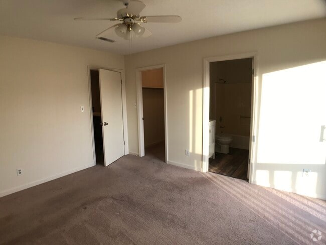 Building Photo - 2536 Flint Dr