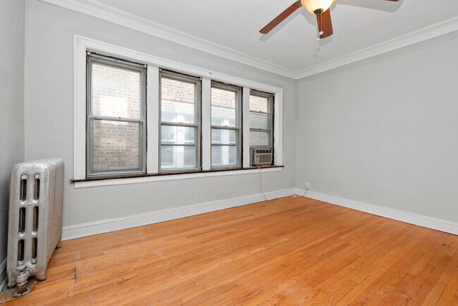 Foto del edificio - 7422 S Bennett Ave