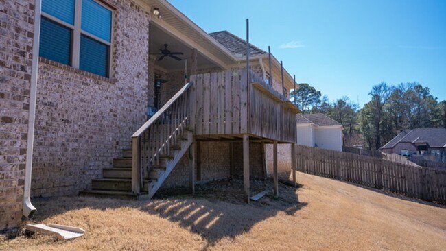 Foto del edificio - 3707 Sterling Oaks Dr