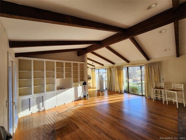 Foto del edificio - 99 Rockwell Rd