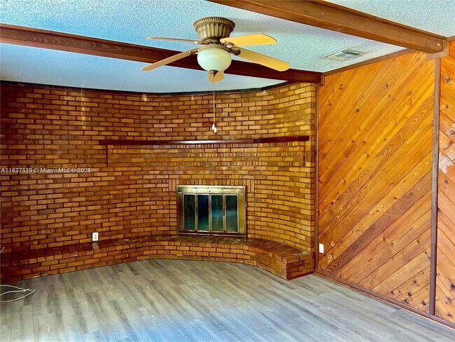 Building Photo - 6137 Pierce St