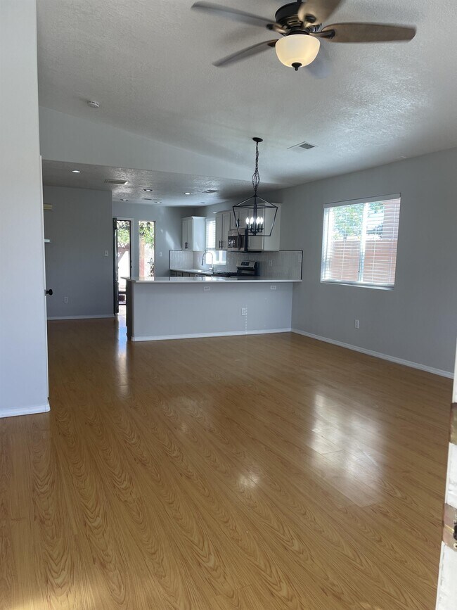 Building Photo - 7312 Villa Clavel NE