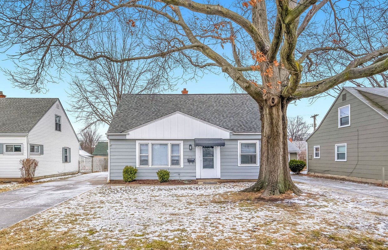 Foto principal - Charming 5-Bedroom Property in Prime Location