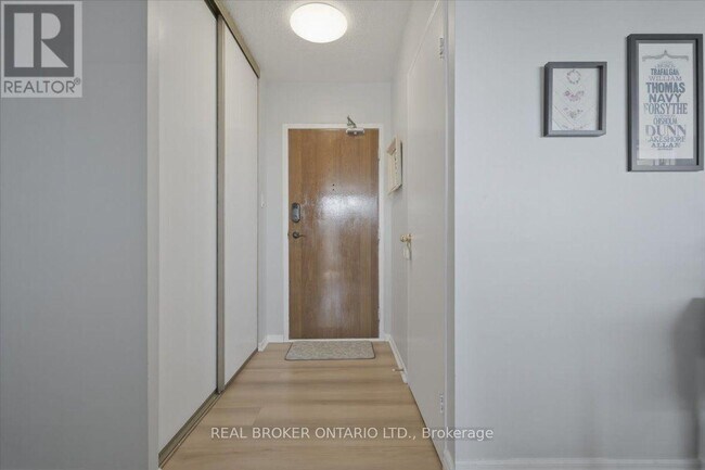 Photo du bâtiment - 700 Dynes Rd