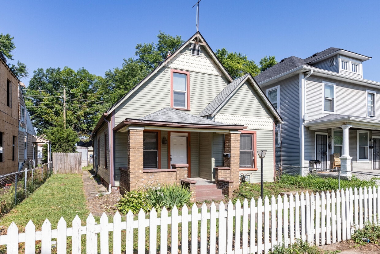 Primary Photo - 330 N Holmes Ave