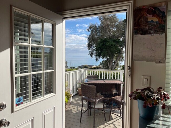 Building Photo - Amazing views in Summerland-Short term ren...