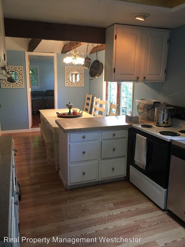 Building Photo - 2 br, 1 bath House - 149 Lake Kitchawan Drive