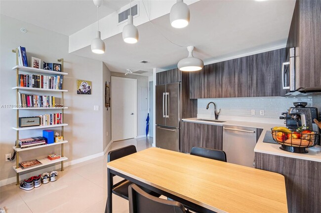 Foto del edificio - 488 NE 18th St